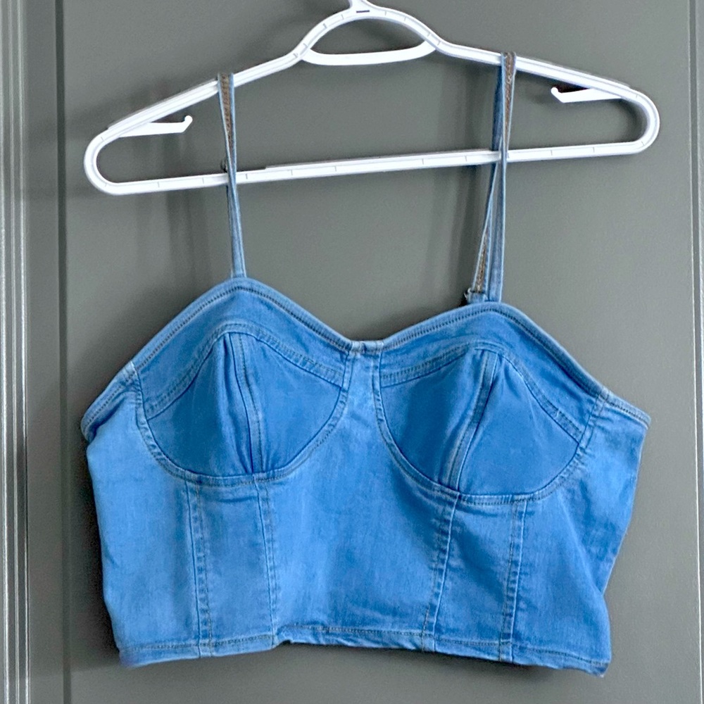 Beautiful Jean like crop Tom very comfortable and adjustable straps